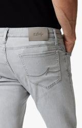 Adjusted Leg Calm Jeans Light Grey